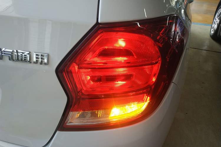 Used Chevrolet Lova RV 2016 1.5L Manual Comfort Edition Right Rear Taillight