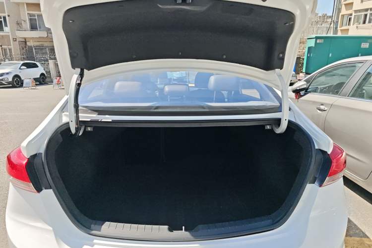Used Hyundai Elantra (6th Generation / Lingdong) 2019 1.4T Dual-Clutch Xuan Dong · Dynamic Model Trunk