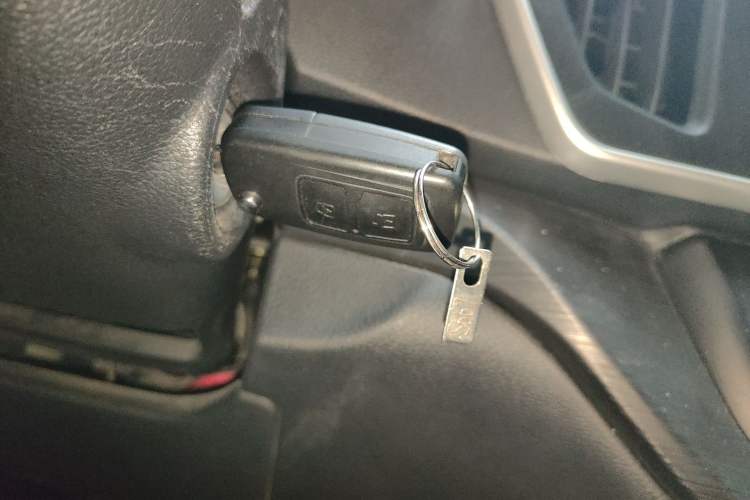 Used CHANGAN KAICHENG Ruixing EM60 2024 Comfort Model 6 Seats 41.86 kWh Side-Hinged Doors Vehicle Key