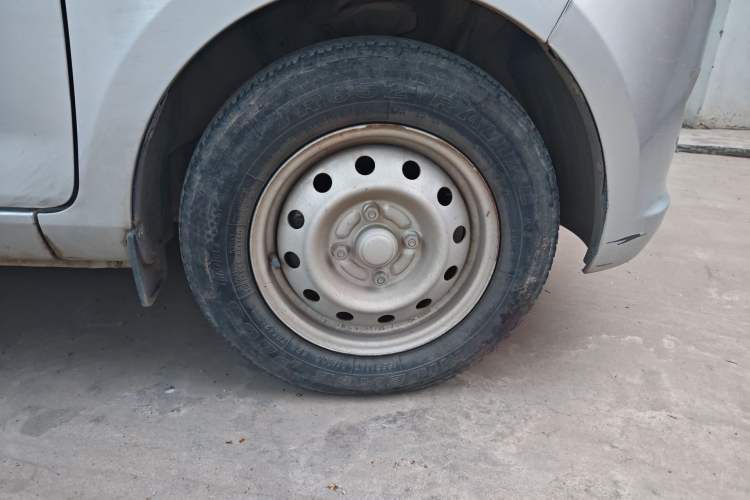 Used Wuling Rongguang V 2019 1.5L Window-Sealed Utility Model China VI LAR Right Front Wheel Hub