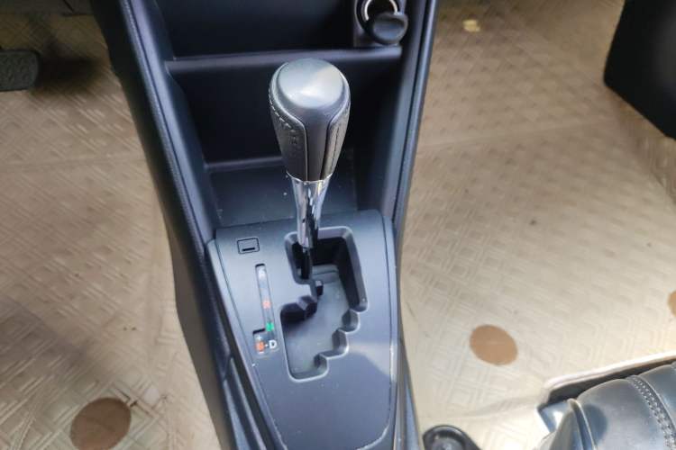 Used Toyota YARiS L Zhi Xuan 2016 Revised 1.5E CVT Charming Edition Gear Lever