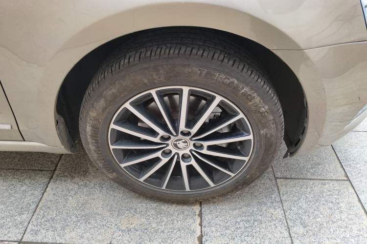 Used Skoda Octavia 2019 1.5L Automatic Smart Drive Luxury Edition China V Standard Right Front Wheel Hub