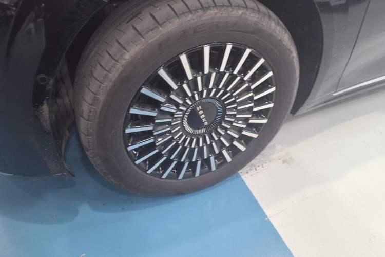 Used Zeekr 009 2024 Six-Seat Executive Version 4WD 108 kWh