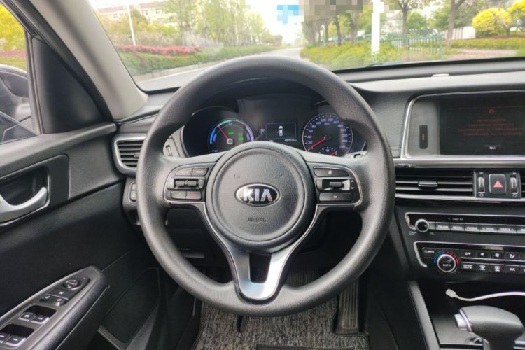 Used Kia K5 2016 2.0L Hybrid GLS Steering Wheel