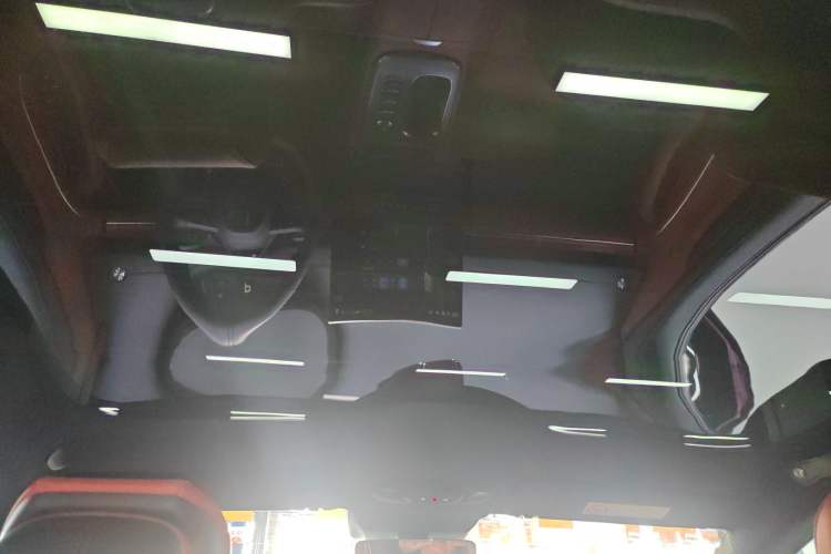 Used Xiaomi Auto SU7 2024 Four-Wheel Drive Ultra-Long Range Advanced Intelligent Driving Max Edition
