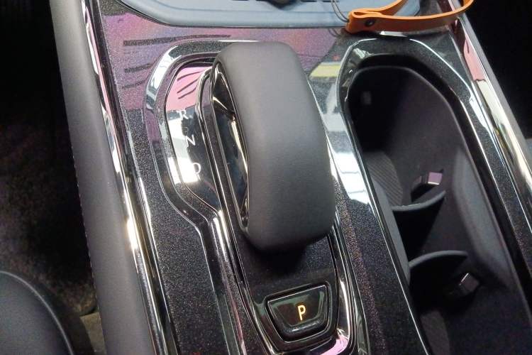 Used Zeekr 009 2024 Six-Seat Executive Version 4WD 108 kWh Gear Lever