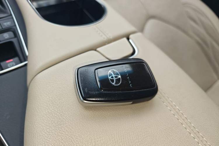 Used Toyota Avalon 2019 2.5L Touring Premium Version China VI Standard
