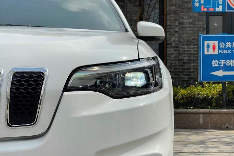 Used Jeep Cherokee 2019 2.0T Two-Wheel Drive Smart Enjoyment Version China VI
