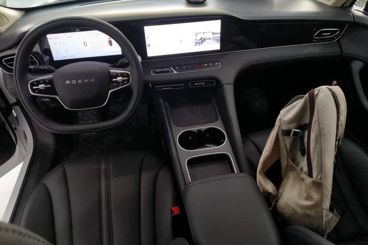 Used Roewe D7 2023 DMH 125km Superior Edition
