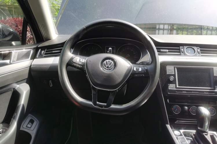 Used Volkswagen Magotan 2019 330TSI DSG Leading Edition China V Standard Steering Wheel