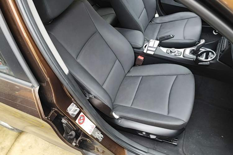 Used BMW X1 2014 sDrive18i Leading Model
