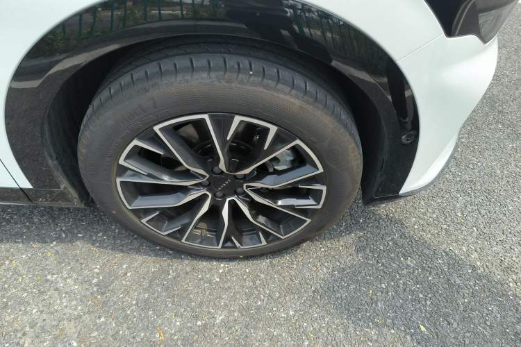 Used Zeekr 7X 2026 75kWh Rear-Drive MAX Edition Right Front Wheel Hub