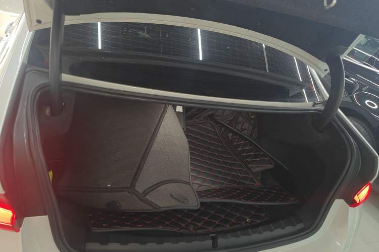 Used BMW i3 2022 eDrive 35 L Trunk