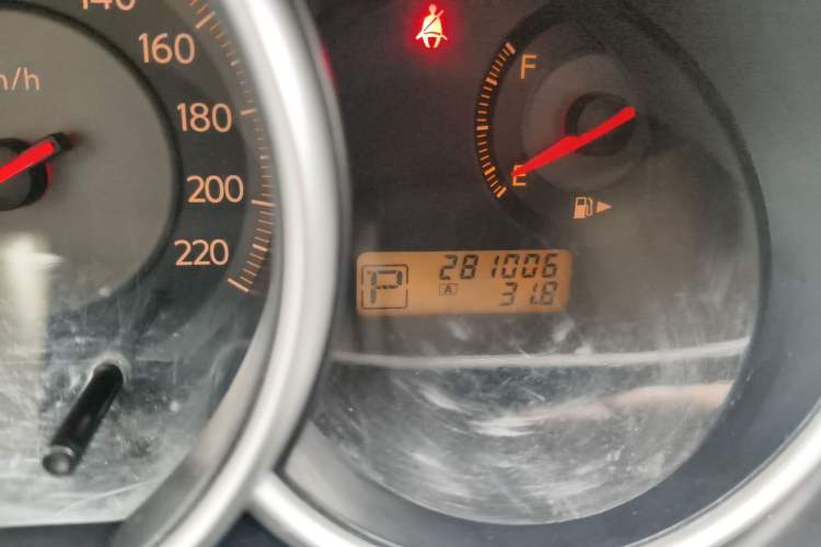 Used Nissan Tiida 2006 1.6G AT Odometer Close Up