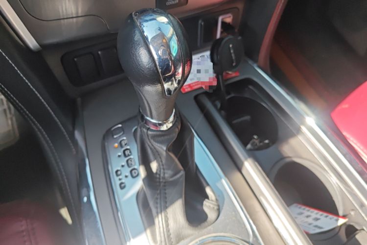 Used Nissan Patrol 2018 4.0L LinkedIn Edition Gear Lever