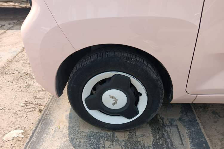 Used Wuling Hongguang MINIEV 2021 Macaron Fashion Edition Lithium-Ion Battery Left Front Wheel Hub