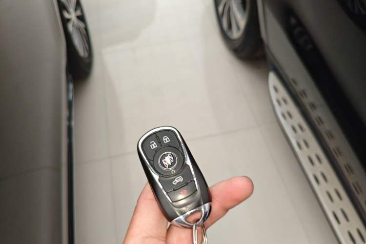 Used Buick GL8 2023 Facelifted Land Cruiser Executive Luxury Version