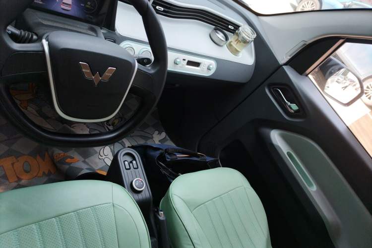 Used Wuling Hongguang MINIEV 2021 Macaron Fashion Edition Lithium-Ion Battery Audio And AC Panel