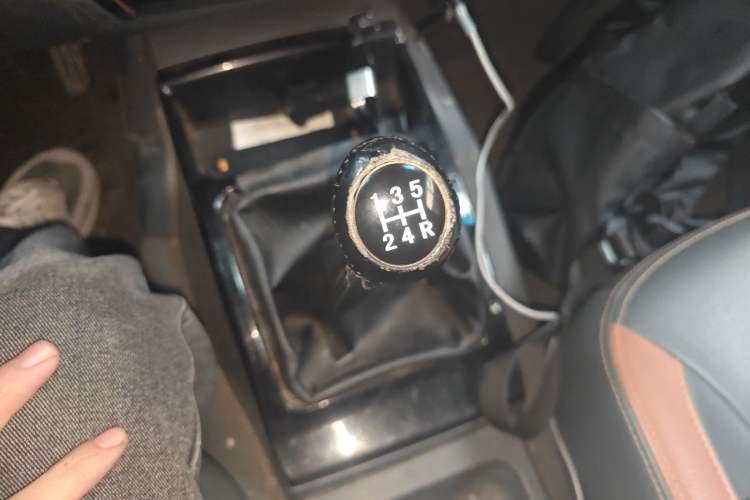 Used Great Wall Wingle 5 2014 2.4L European Version Two-Wheel Drive Entry-Level Big Double-Cab 4G69S4N
