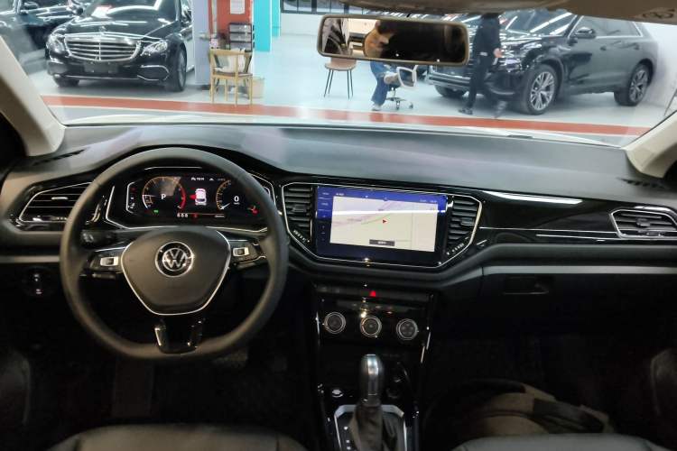 Used Volkswagen T-ROC 2021 280TSI DSG Two-Wheel Drive Comfort Connect Edition Center Console