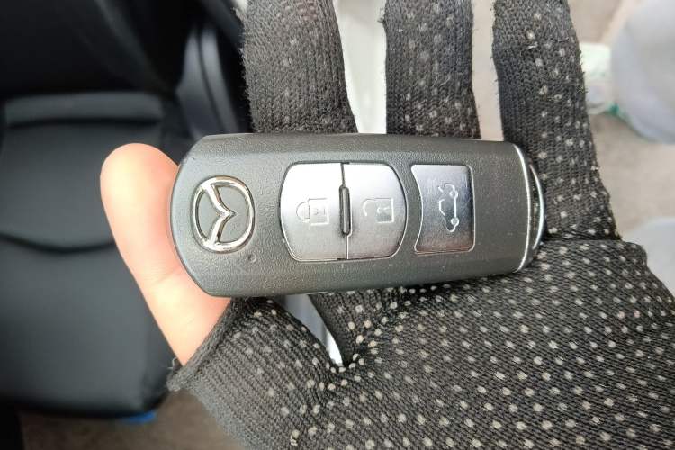 Used Mazda 3 Axela 2017 Sedan 1.5L Automatic Comfort Model Emission Standard China V Vehicle Key