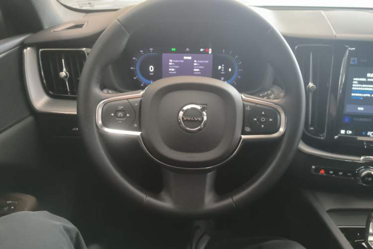 Used Volvo XC60 2024 B5 4x4 Smart Luxury Edition
