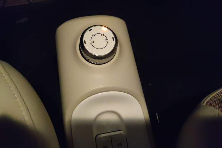 Used Wuling Hongguang MINIEV 2024 3rd Generation 215km Youth Edition Gear Lever