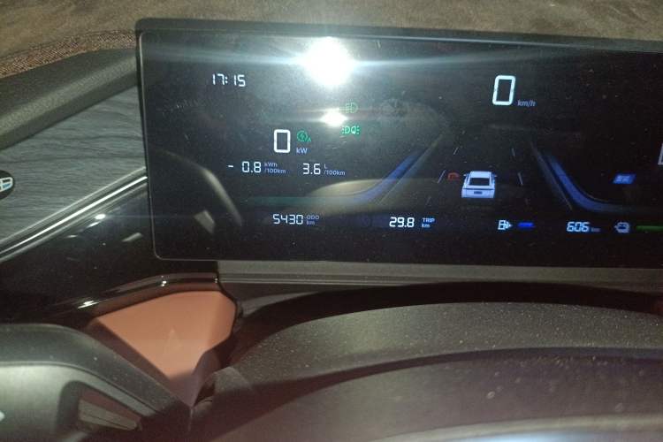 Used Geely Galaxy L6 2025 EM-i 60km Exploration Edition Odometer Close Up