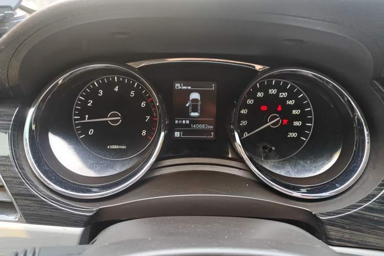 Used Baojun 730 2016 1.5T Manual Comfort Version 7 Seats Odometer Close Up