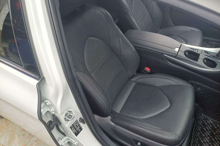 Used Toyota Avalon 2021 2.5L Luxury Edition Right Front Seat