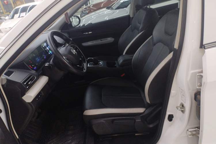 Used Dongfeng Aeolus E70 2023 500 Smart Edition Lithium Iron Phosphate 48.6 kWh 120 kW