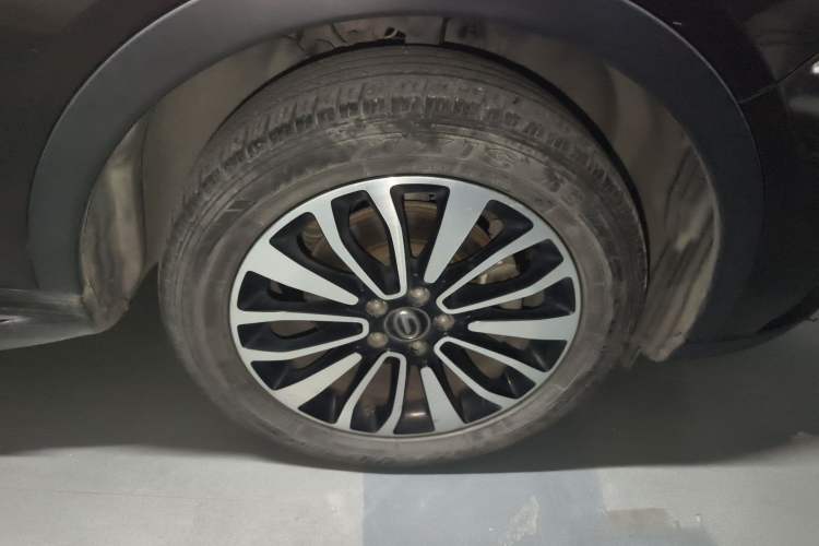 Used GAC Trumpchi GS5 Super 2016 1.8T Automatic Two-Wheel Drive Anniversary Edition Right Front Wheel Hub