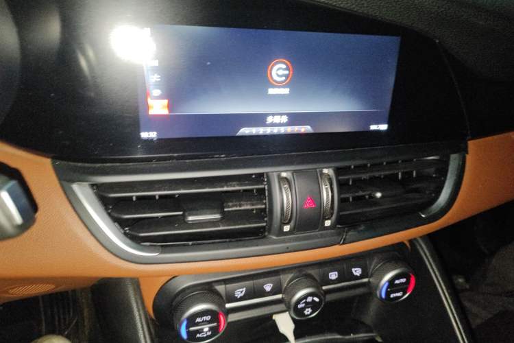 Used Alfa Romeo Giulia 2017 2.0T 280HP Luxury Edition
