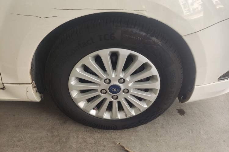 Used Ford Focus 2013 Hatchback Classic 1.8L Manual Fashion Edition
