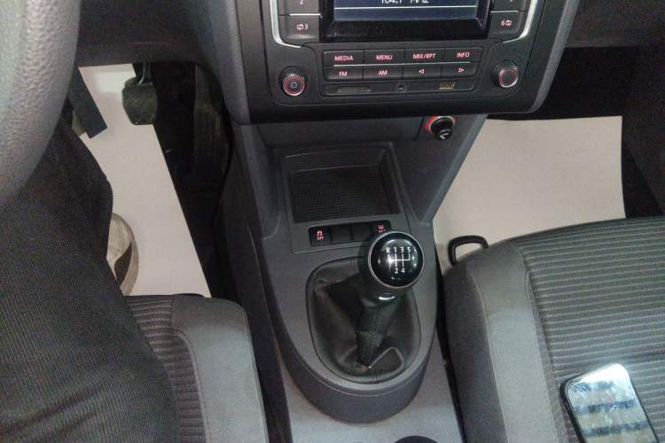 Used Volkswagen Touran 2015 1.4T Manual Fashion Edition 5-Seater Gear Lever