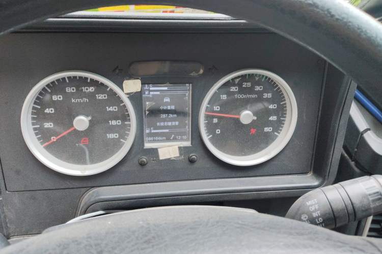 Used Iveco Daily 2020 2.5T A35 Passenger Van Single-Tire Mid-Roof Design 5-9 Seats China V Emission Standard
