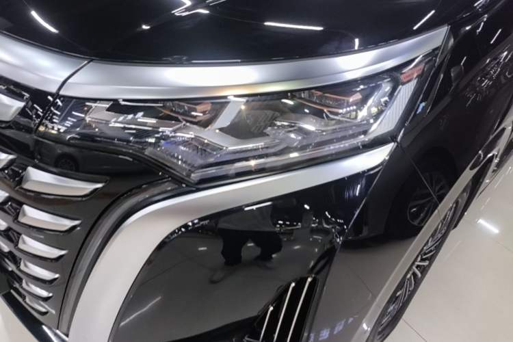 Used Denza D9 2022 DM-i 970 Four-Wheel Drive Flagship Model Left Front Headlight