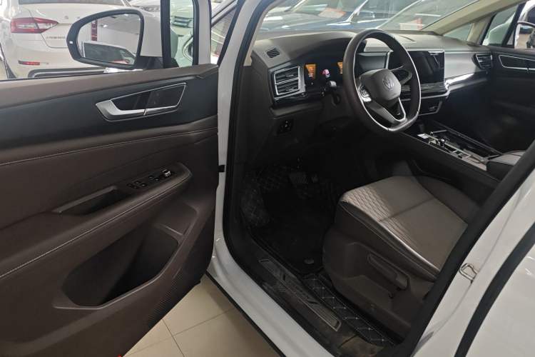 Used Volkswagen Viloran 2023 Revised 330TSI Business Edition
