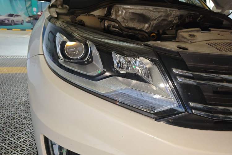 Used Volkswagen Tiguan 2016 280TSI Automatic Two-Wheel-Drive Silk Road Style Edition Right Front Headlight