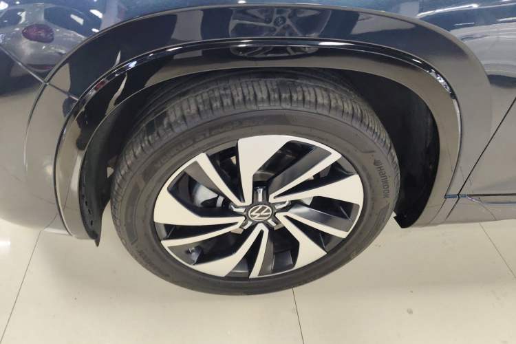 Used Volkswagen Tayron X 2023 330TSI Two-Wheel-Drive Prestige High-Energy Version Left Front Wheel Hub