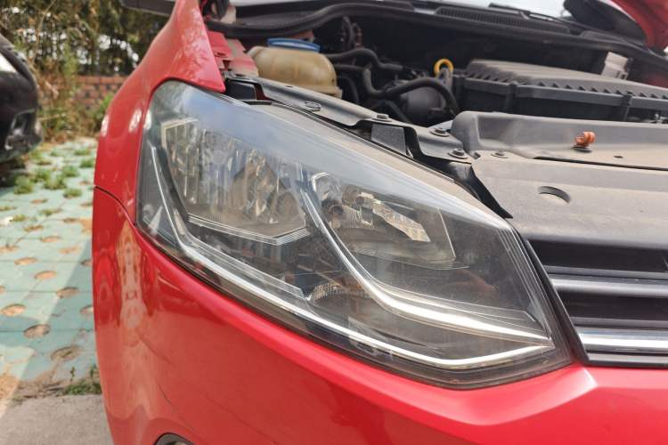 Used Volkswagen Polo 2014 1.4L Automatic Comfort Edition Right Front Headlight