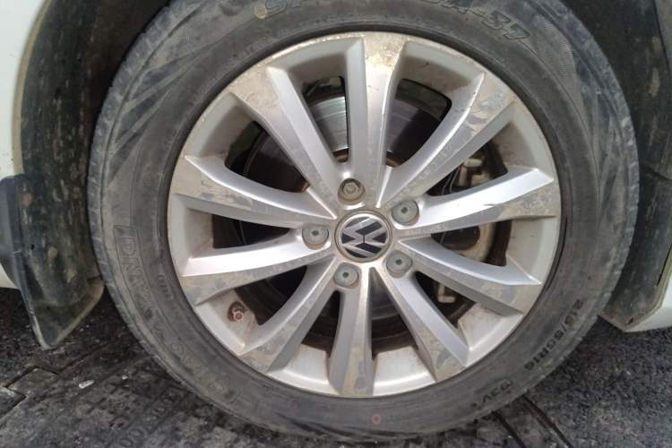 Used Volkswagen Magotan 2012 1.8TSI Luxury Model Right Front Wheel Hub