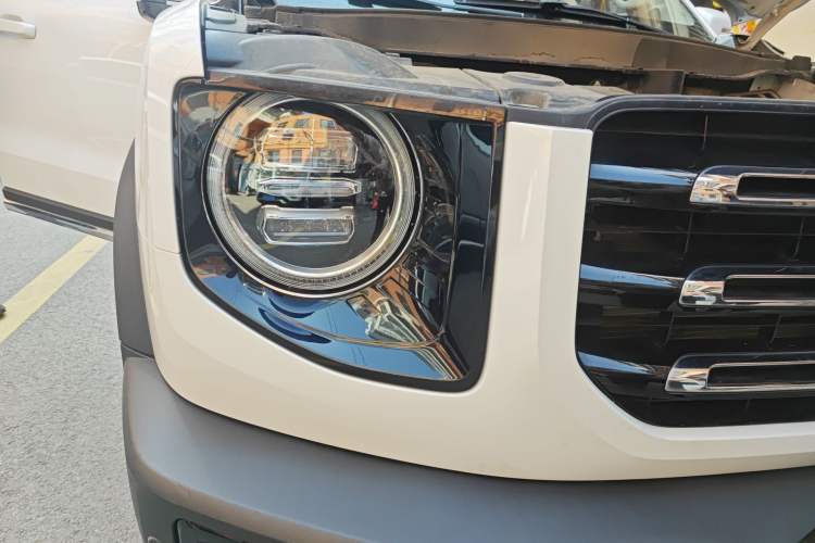 Used Haval DARGO 2021 2.0T DCT Two-Wheel Drive Chinese Mastiff Edition Right Front Headlight