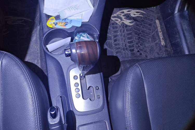 Used Kia Sportage 2011 2.0L Automatic Two-Wheel Drive GLS Gear Lever