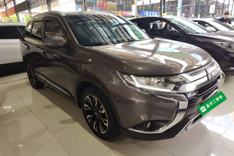 Used Mitsubishi Outlander 2019 2.0L Two-Wheel Drive Comfort Edition 7 Seats China V Emission Standard Exterior 1