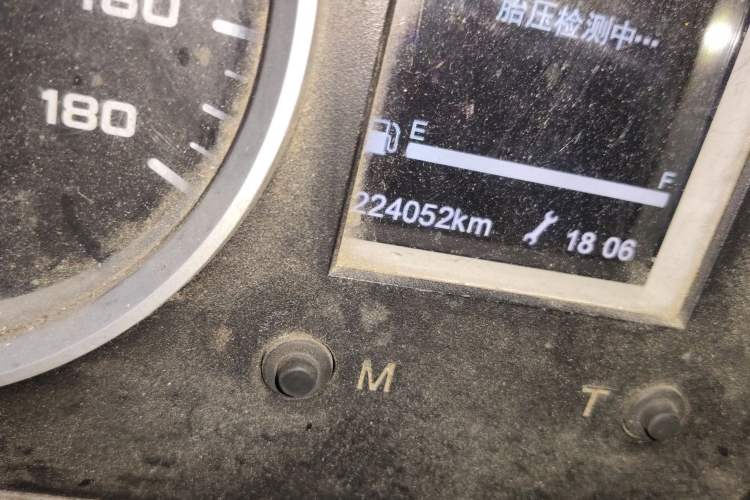 Used Iveco Daily 2020 2.5T A35 Passenger Van Single-Tire Mid-Roof Design 5-9 Seats China VI Emission Standard
