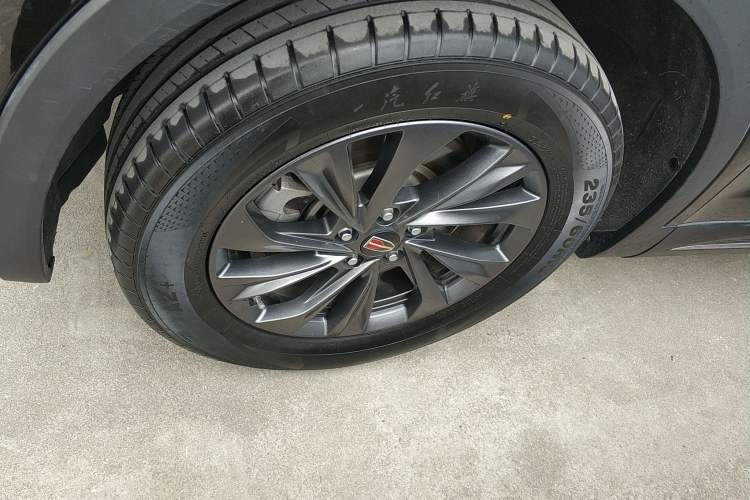 Used Hongqi HS5 2025 2.0T Two-Wheel Drive Flagship Pro Edition Left Front Wheel Hub