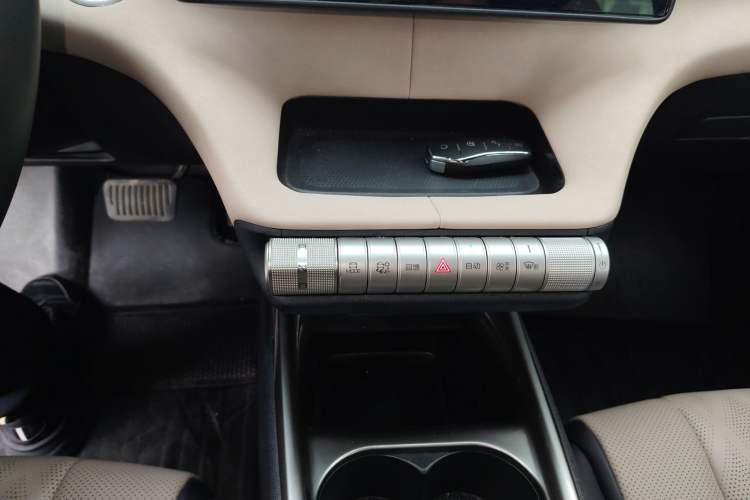 Used BYD Dolphin 2023 420 km Fashion Edition Gear Lever