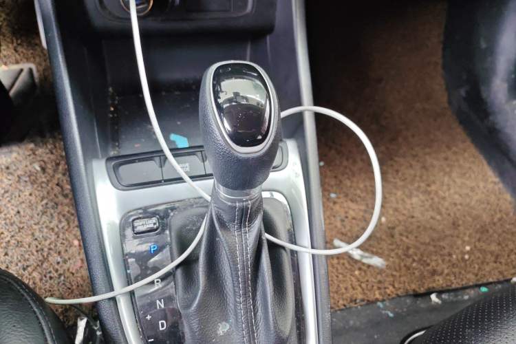 Used Hyundai Celesta 2018 1.6L Automatic GL Enjoyment Edition China VI compliant Gear Lever