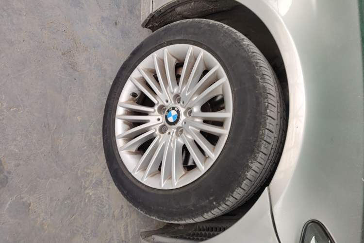 Used BMW 5 Series 2014 525Li Leading Model
